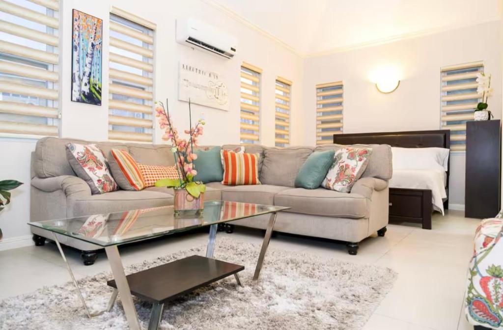 EveryTing Nice !, Kingston