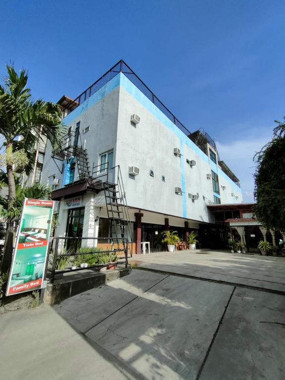 Axis Pension Hotel 전경