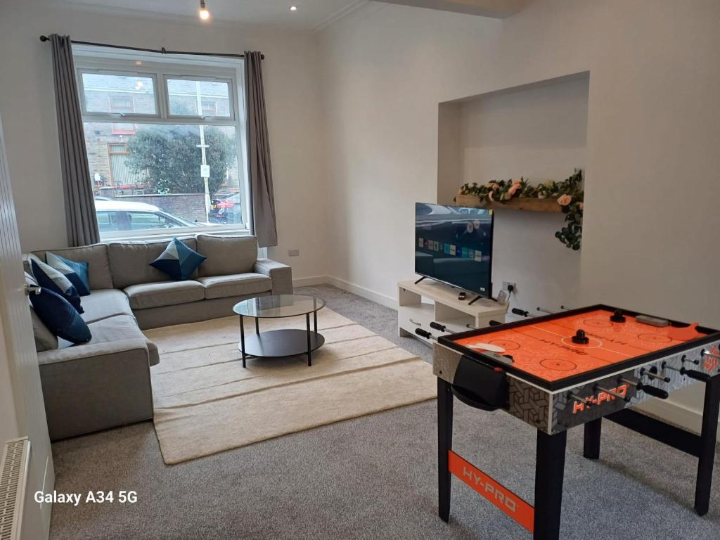 A Beautiful Four Bedroom Home Located in the Heart of Treherbert, Treorky