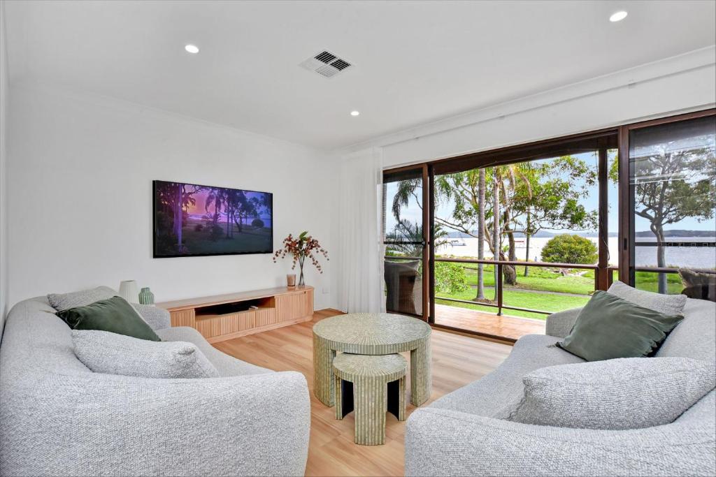 Luna at Corlette, Corlette