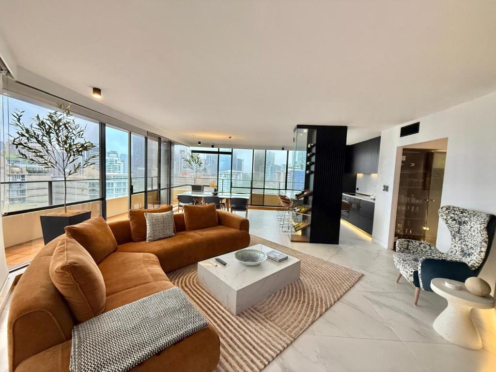 Panoramic City Views! - Large Luxury 2 Bedroom Apartment, Brisbane