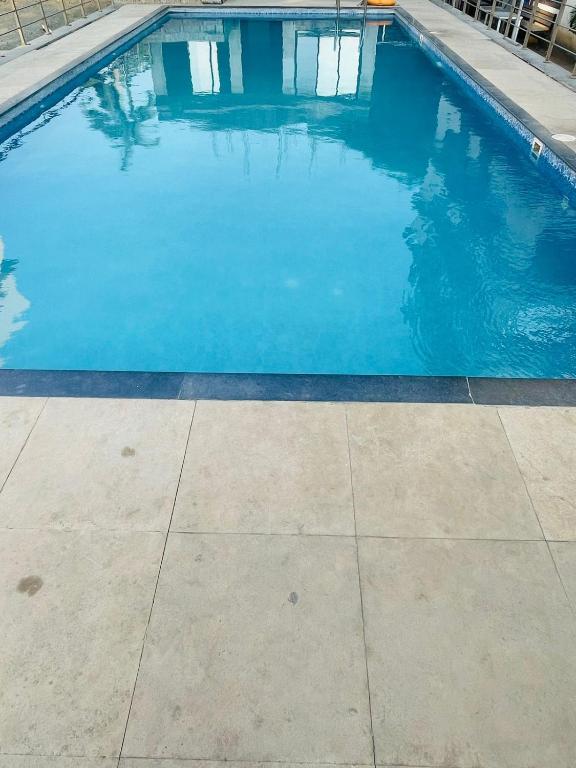 Nirvana Stays, Daman