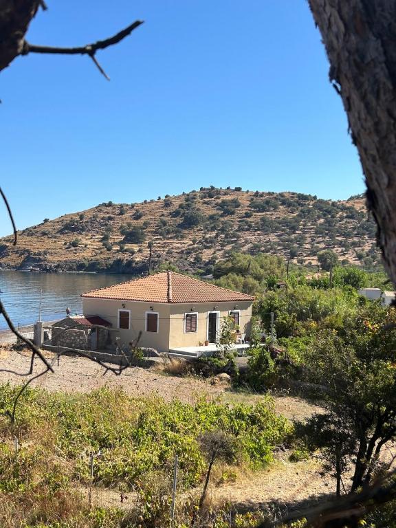 Ambelos, Lesvos Beach House, Skoutaros