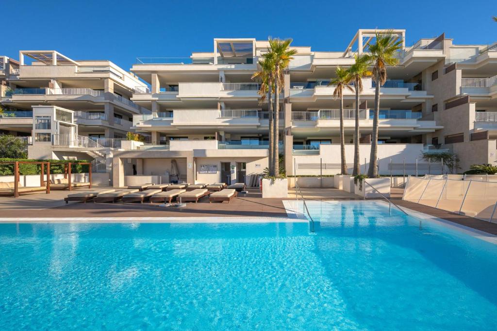 3-bed apartment in La Cala Private Pool Heated Pools & Beach Walks - 2