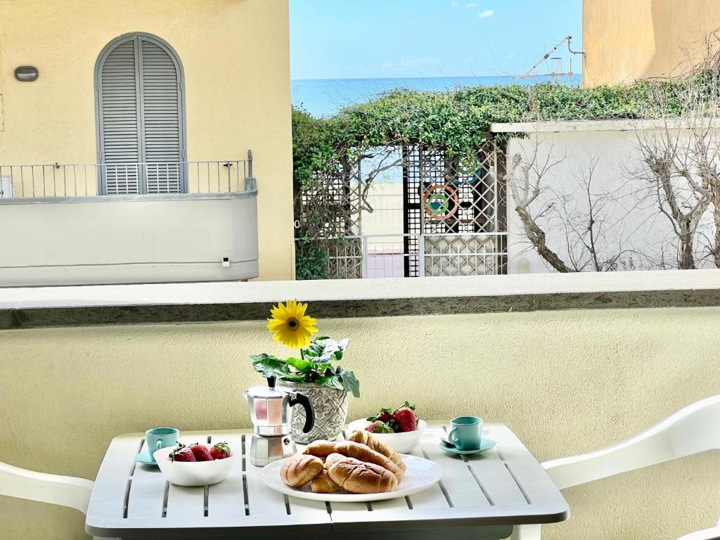 Mono Rosina, aria condizionata e balcone a soli 50 metri dal mare! by Alfareal, Castiglione della Pescaia