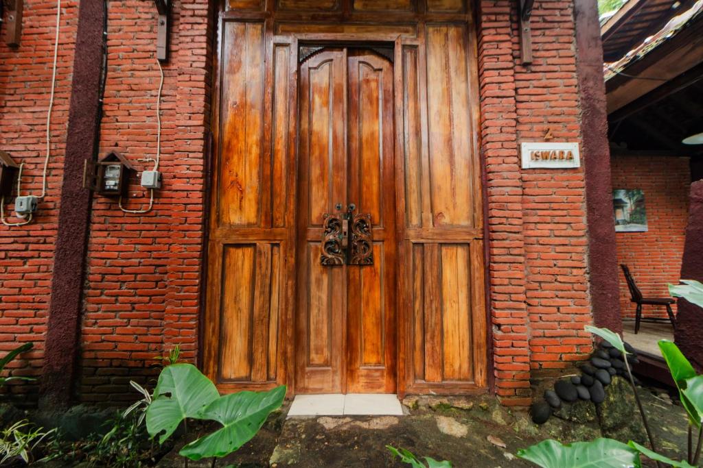 Djawata Resort &#038; Gallery near Desa Wisata Kasongan Yogyakarta RedPartner