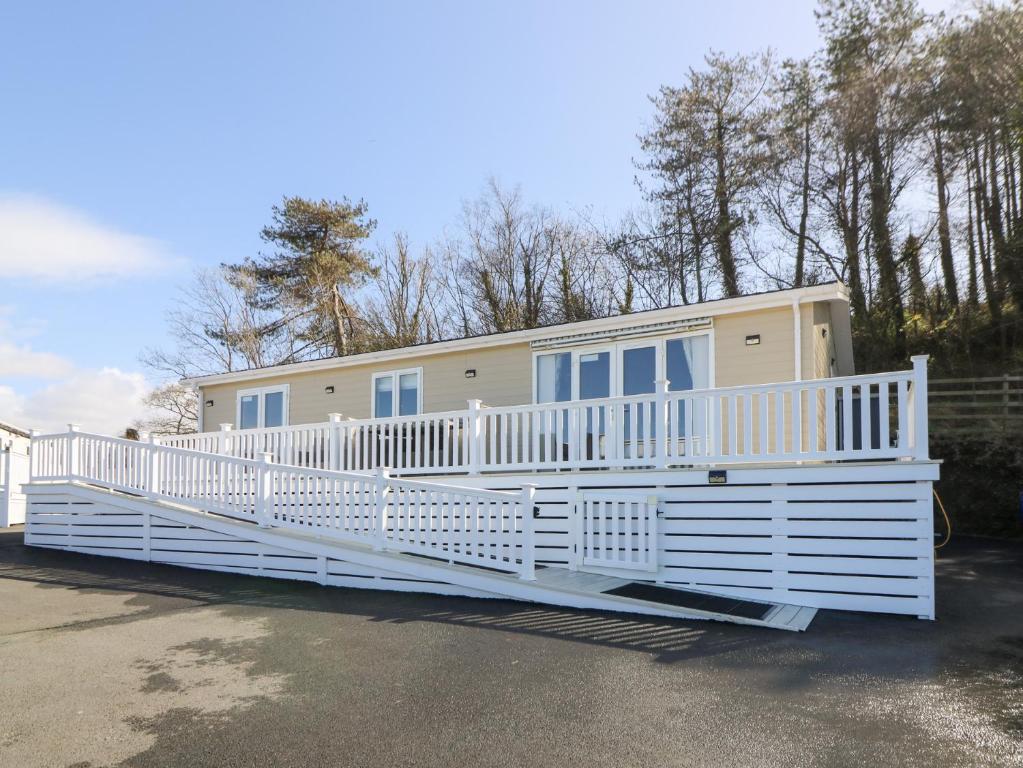 McAuliffe Lodge, Borth