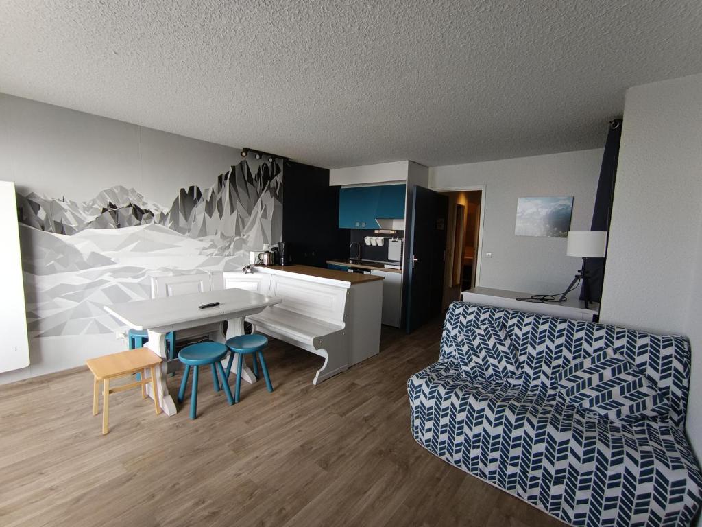Appartement rénové avec balcon et parking, vue sur pistes - FR-1-445-156 - 2
