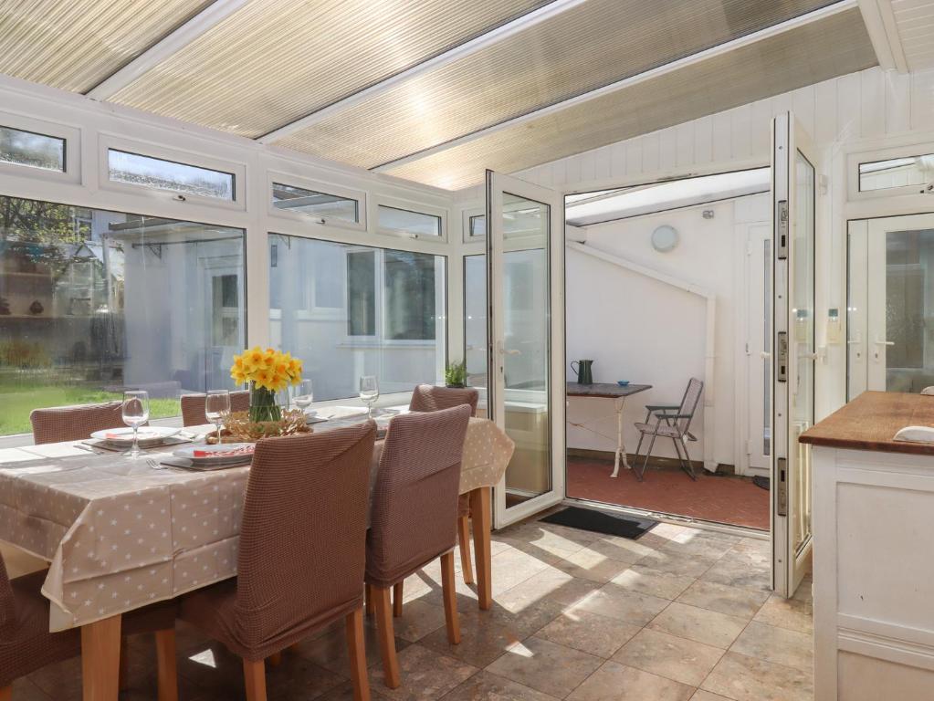 8 Chestnut Drive (Brixham) photo 5