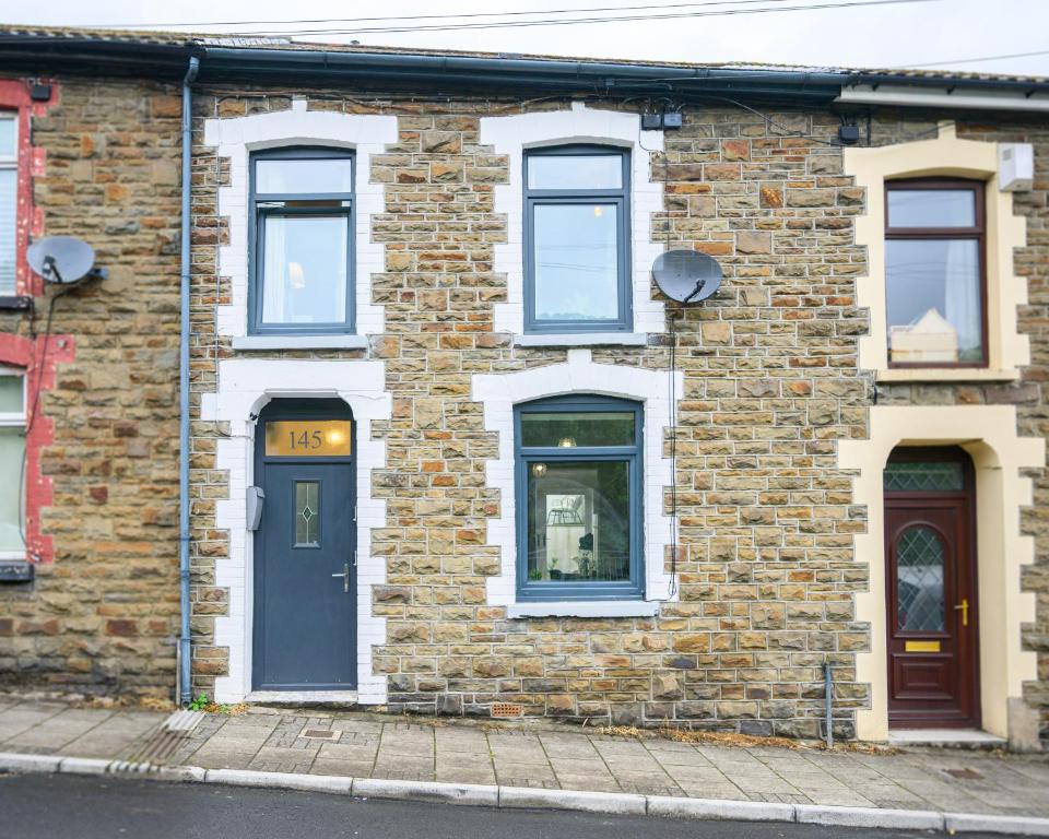 Cwmparc Cottage Very Special Welsh Valley Home by StayStaycations, Treorky