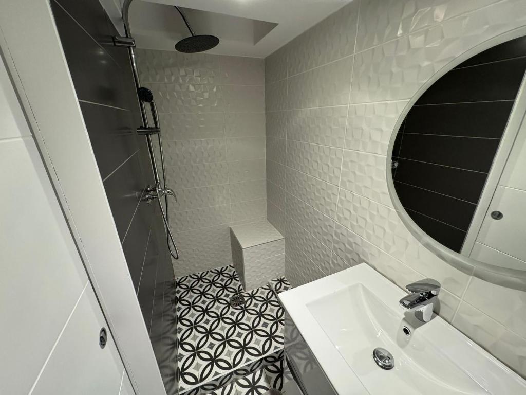 2 Twenty Fort Studio with pool Lyon - 4