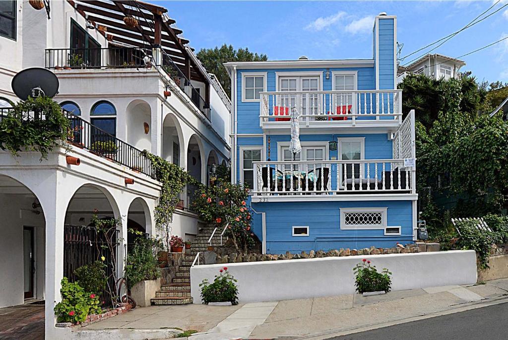 232W 232 Whittley, Avalon