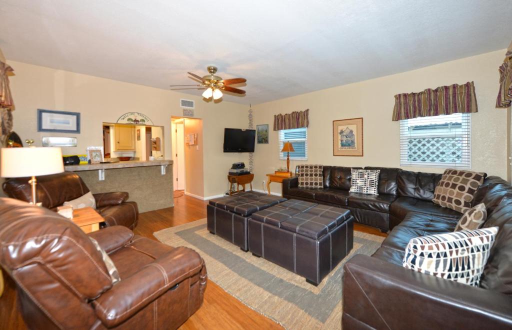 315CE 315 Clemente, Avalon