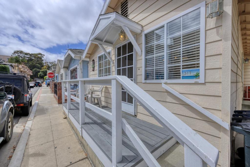 317CE 317 Clemente, Avalon