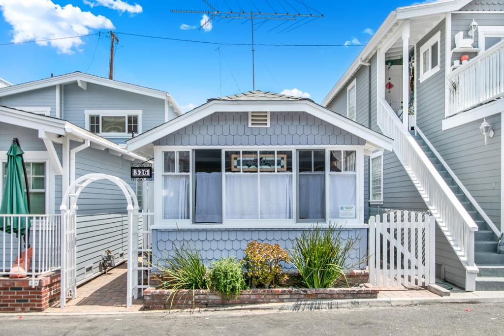 326E 326 Eucalyptus, Avalon