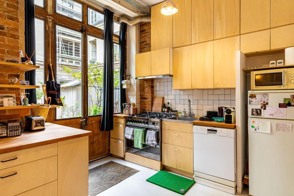 GuestReady - Midcentury Maisonette in the 10th - 3