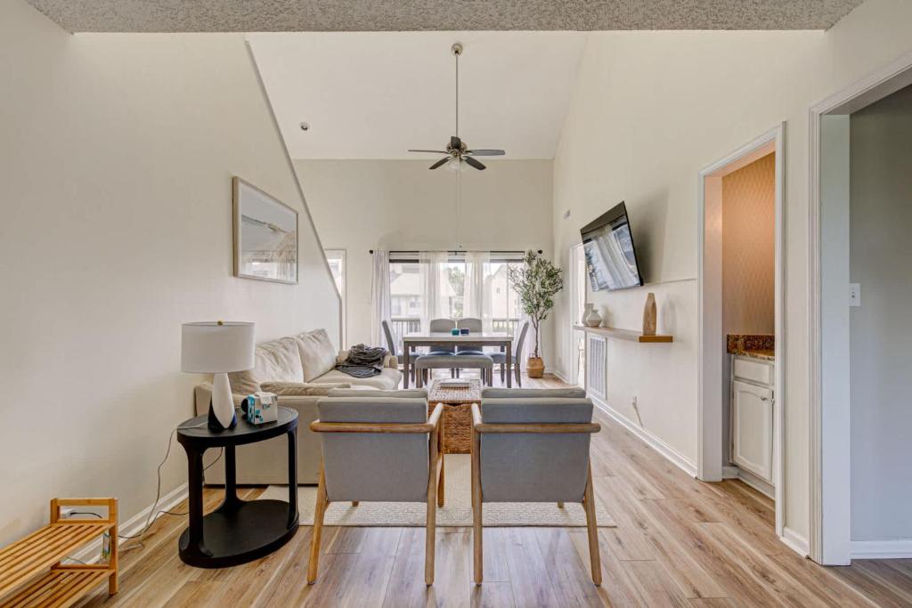 5 Min to Beach and Golf plus Pool, Myrtle Beach