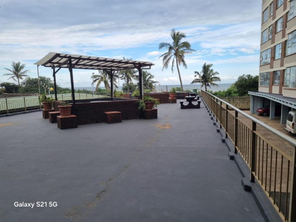 111 Happy Days, Amanzimtoti