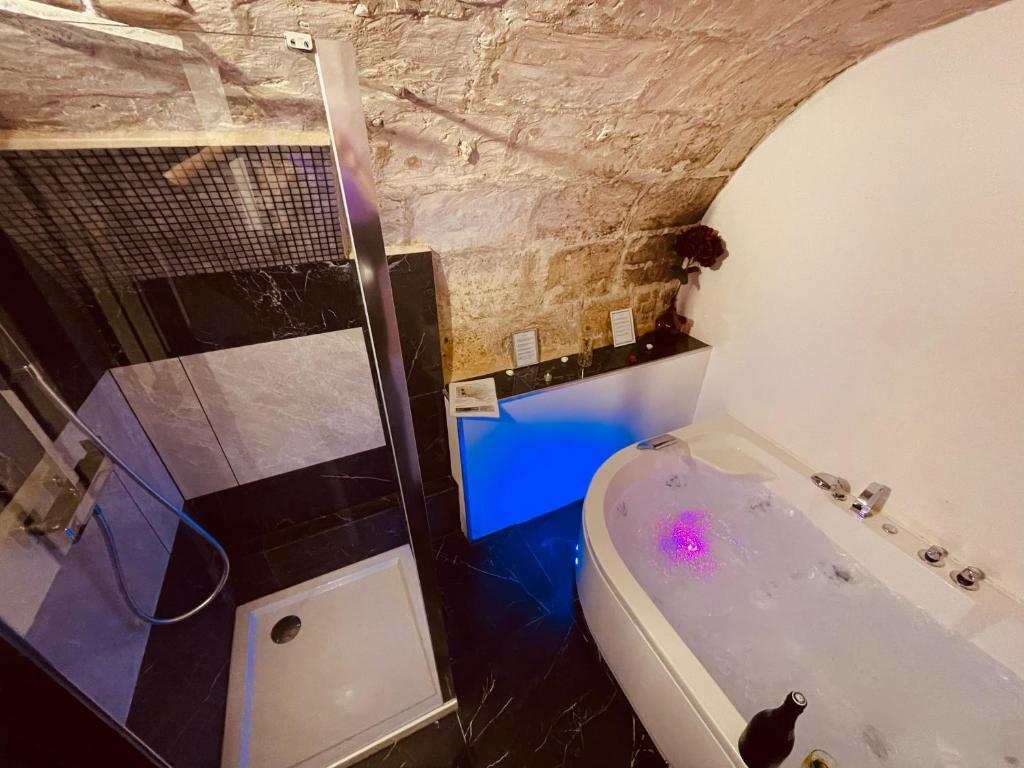 Luxe Caché Balnéo et Sauna Privés - 372 - 4