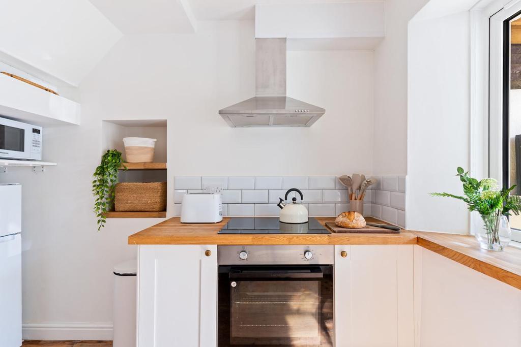 Tregavone Cottage, Falmouth photo 3