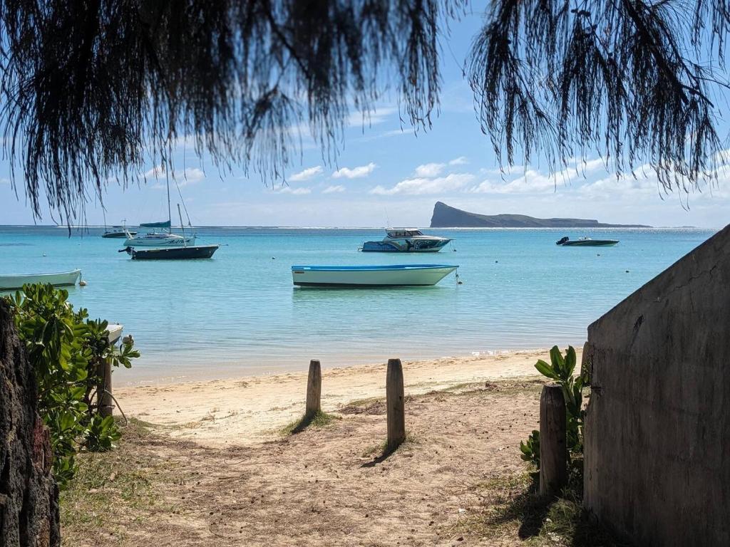 Beach Access - Cozy Aircon Apartments - Lagunala - Mauritius, Grand Bay