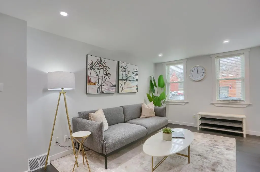 Stylish and Central 3BD Home Pittsburgh North Side, hotel in Pittsburgh