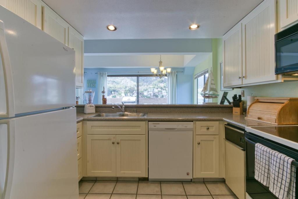 Bahia Vista B44, Avalon