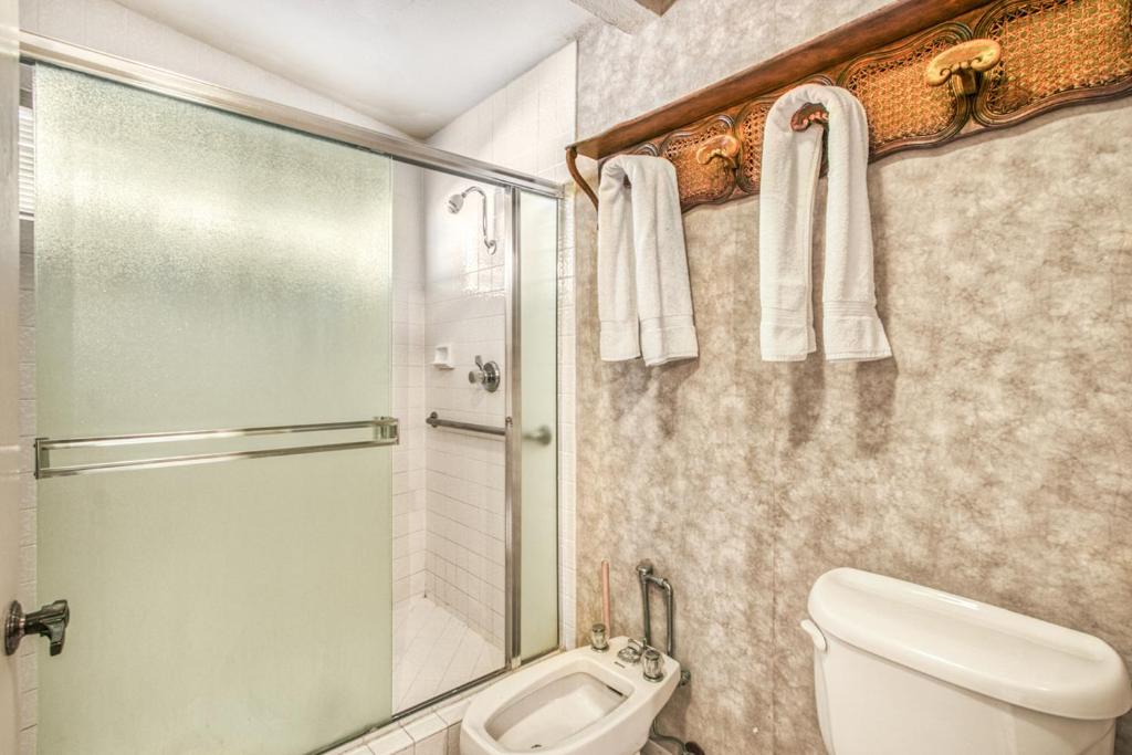 Bahia Vista - C63, Avalon