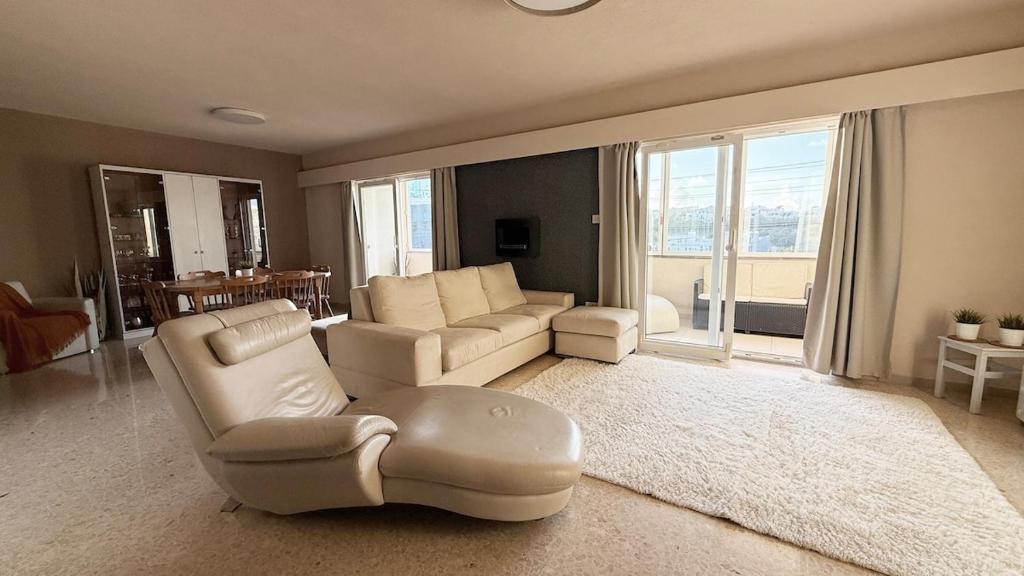 Flat in St Julians sea view, Saint Julianʼs