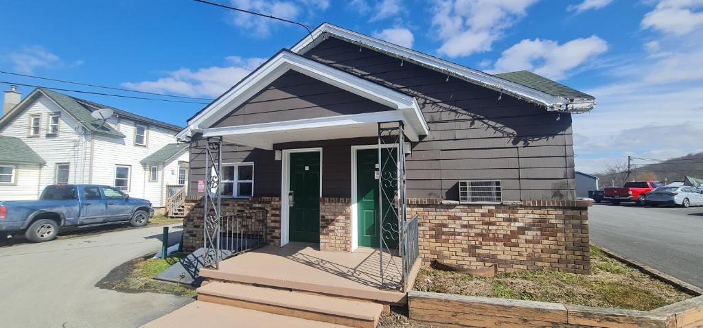 Werry's Cottages and Pub By OYO East Stroudsborg - Weekly Stays, East Stroudsburg