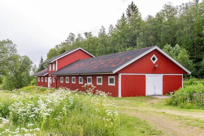 Neva Stallet, former horsestable, Höksjön
