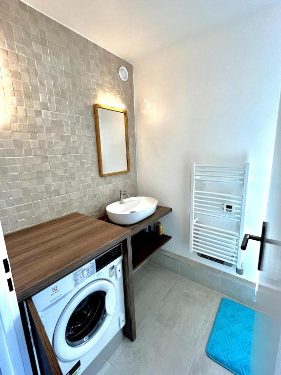 Free Parking - Air Conditioning - WIFI - Silent - 4