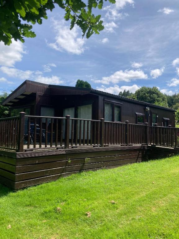 Lakeside retreat - Lodge 2F caer beris holiday park - no commercial vehicles allowed on site, Builth Wells