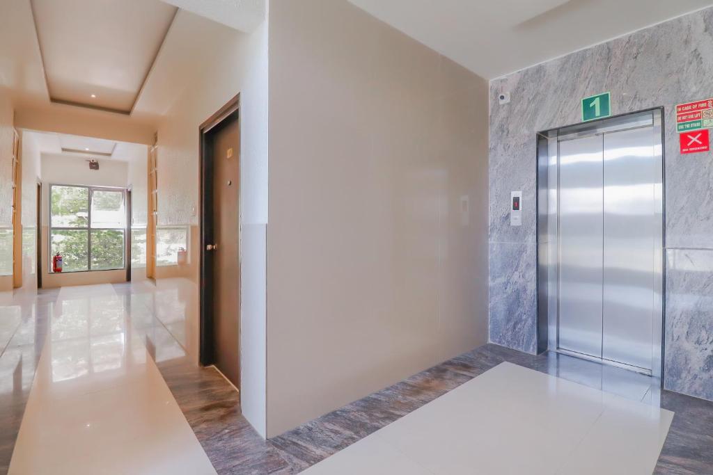 フロント・ロビー