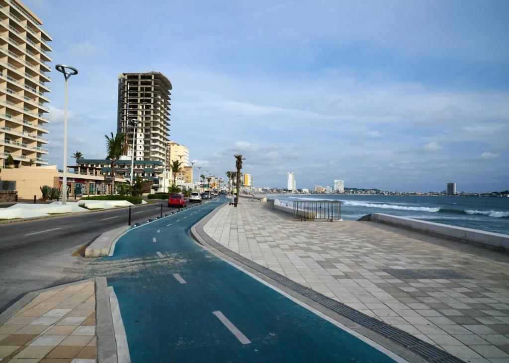 View of the pool and facing the marina - 2009G - 4