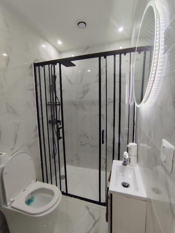 Private bedroom with private bathroom - 1