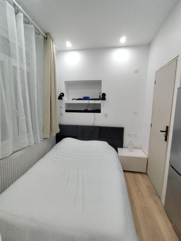Private bedroom with private bathroom - 3