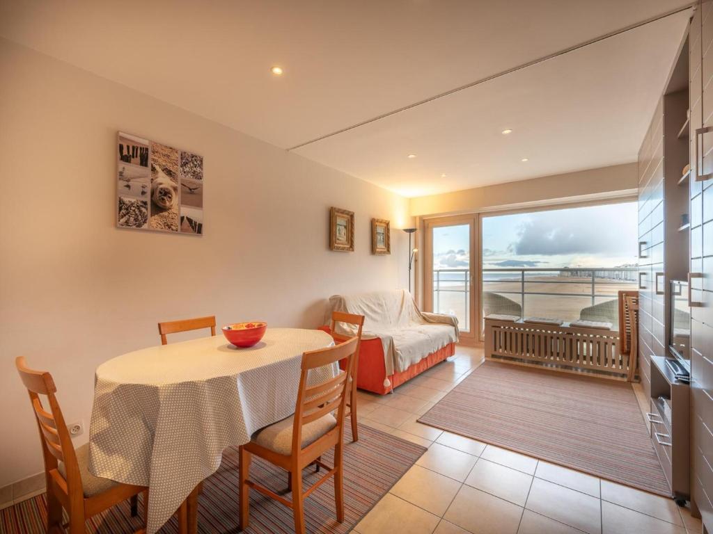 Studio in Duinbergen with Sea Views, Knokke-Heist