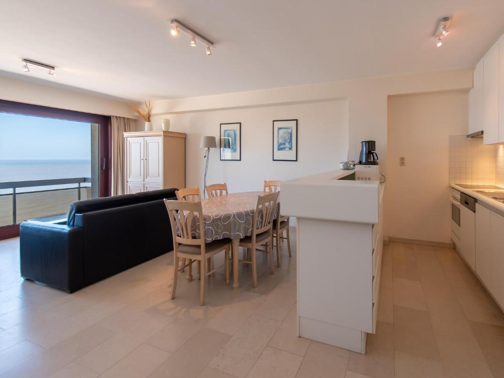 Apartment in Middelkerke with Sea Views, Middelkerke