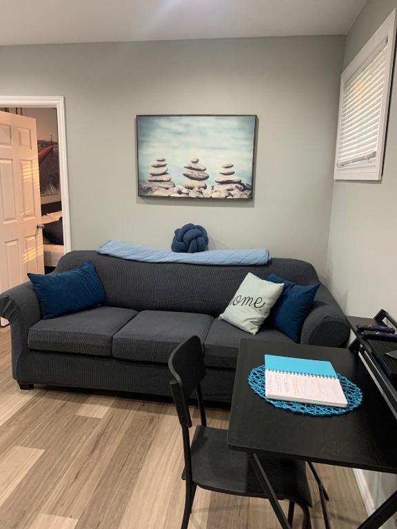 2BR House - Quiet Getaway, Windsor