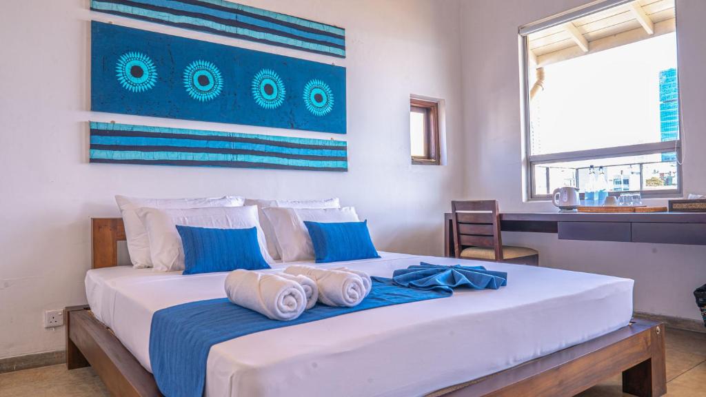 The Ocean Front, Kolombo