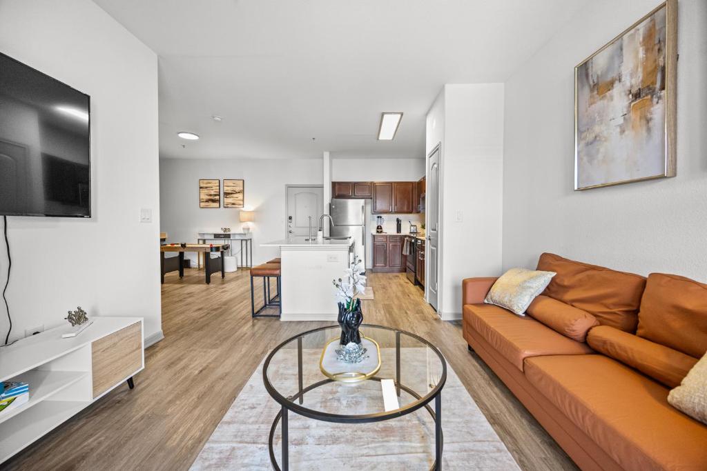 Charming Frisco Apt with Pool & Gym, Frisco