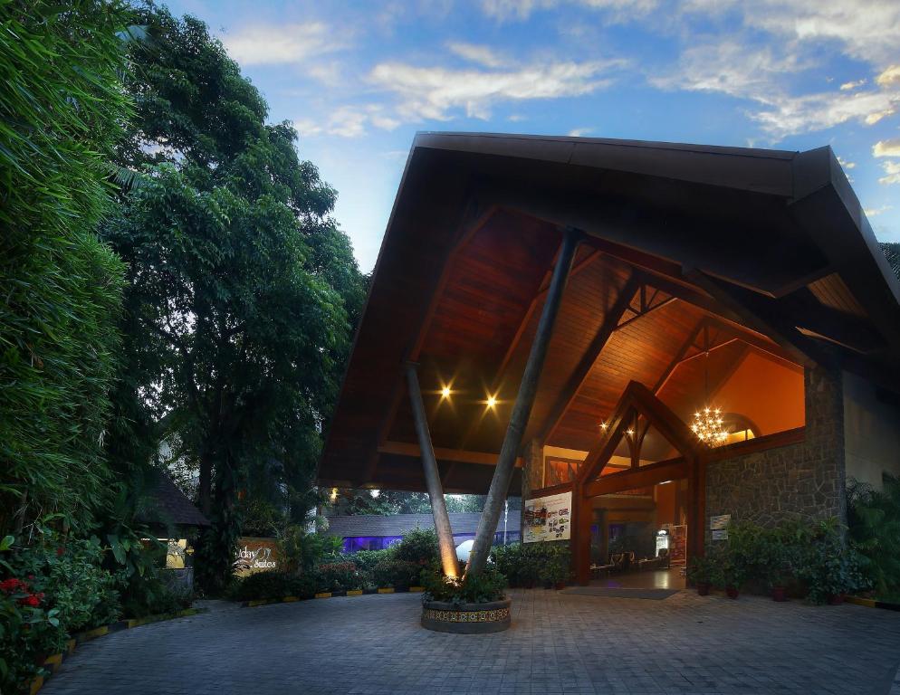 Entrance, Uday Suites - The Garden Hotel in Thiruvananthapuram