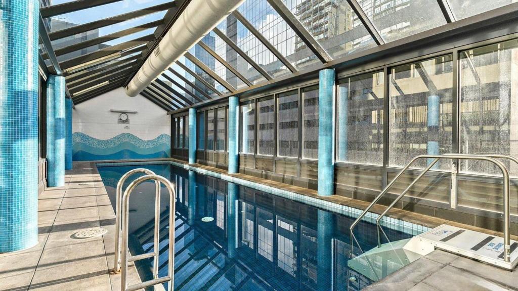 Stylish Cosy Gem w Pool, Tennis Court, & Parking, Melbourne