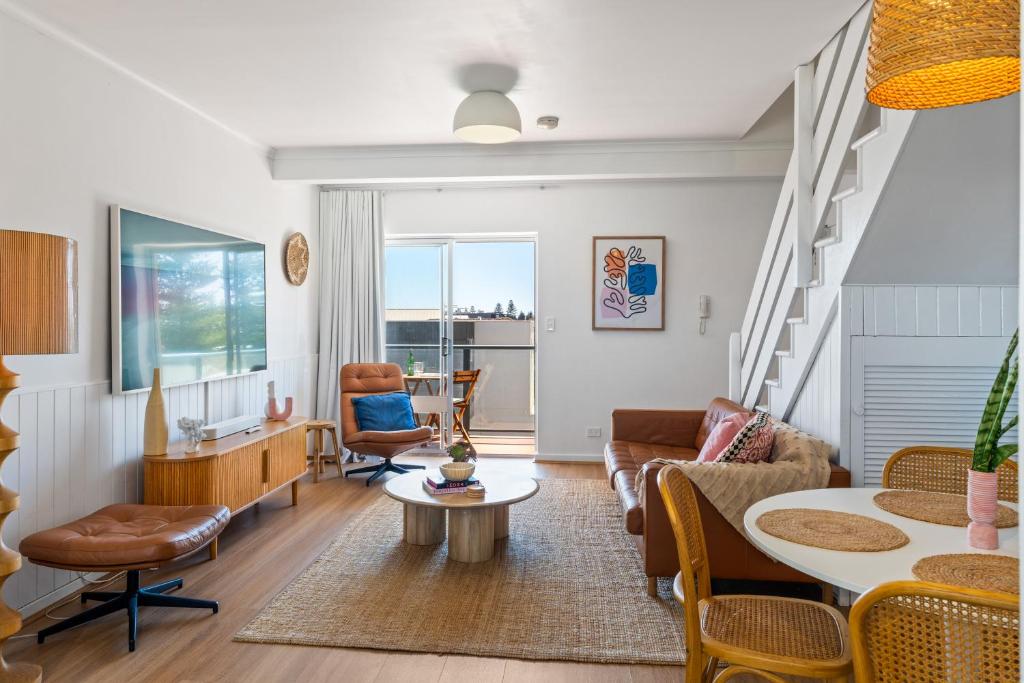 'Seaside' at Henley, Henley Beach