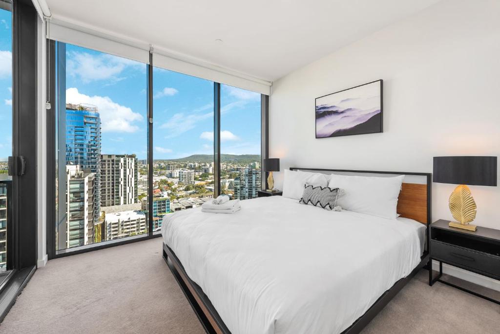 Stunning Views, Best Location, King Bed, Gym, Pool, Brisbane
