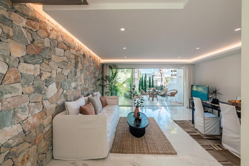 South Blue Paradise Beach House, Atény