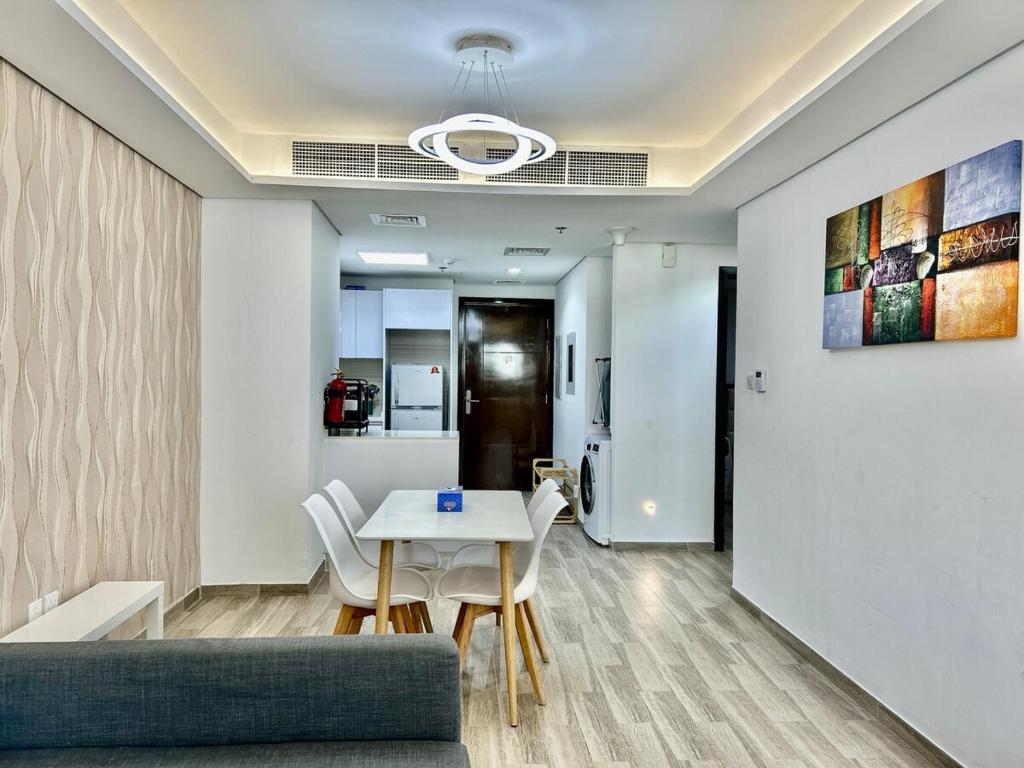 Homes2Retreat - Serene 2BR Getaway with Stunning Views, Dubai