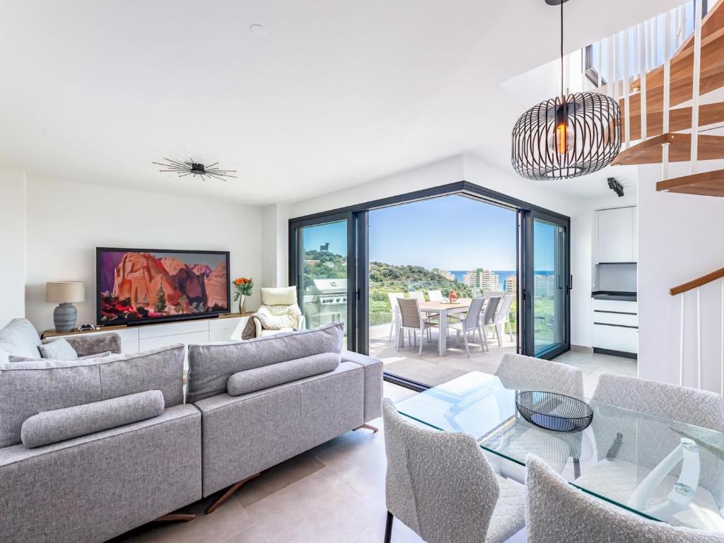 Pass the Keys Entire Luxurious 3 Bedroom Penthouse - 1
