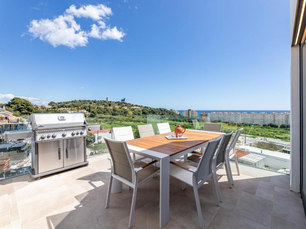 Pass the Keys Entire Luxurious 3 Bedroom Penthouse - 2